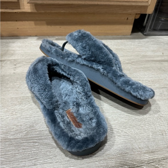 OluKai Kipe’a Heu Genuine Shearling Slide Sandal - Picture 5 of 10